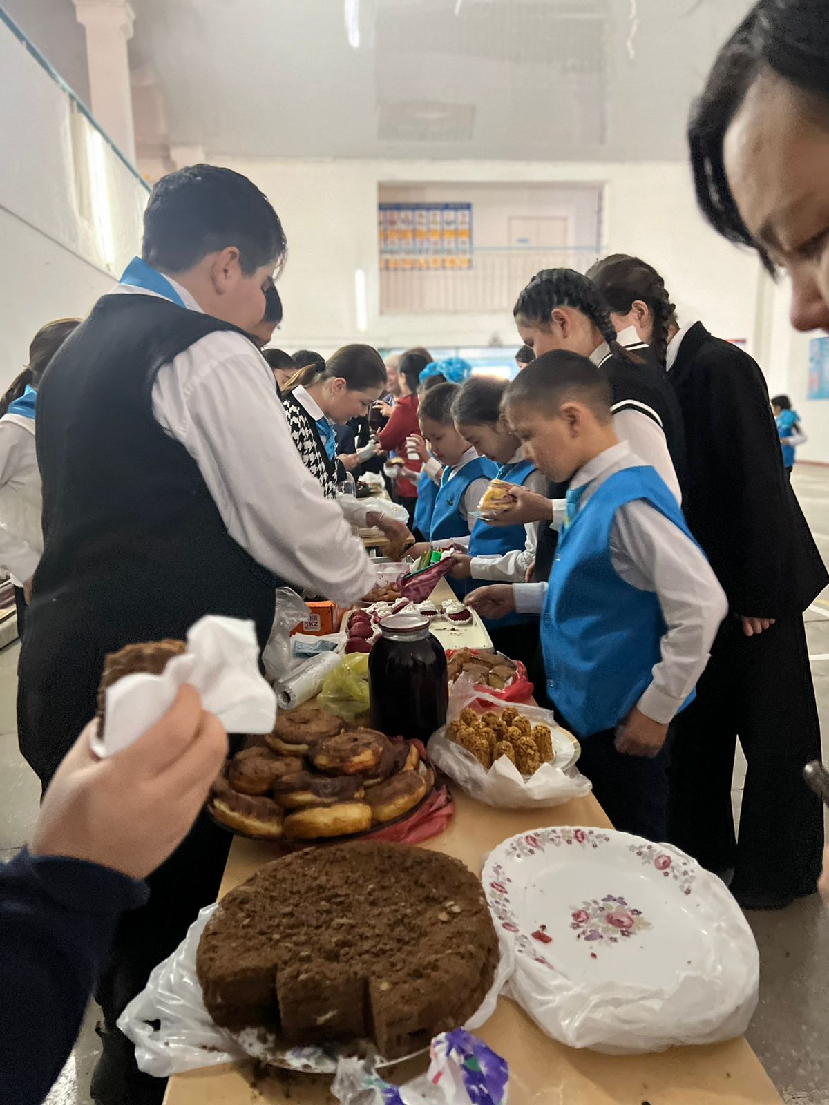 "Жарасымды қарым - қатынас"  тақырыбында мектебімізде қайырымдылық акциясы